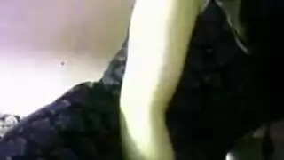 بنت تعمل حالها عالمية وينيكها