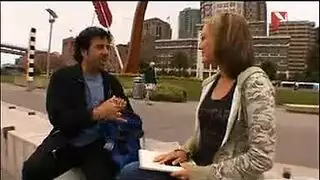 أوجي في الحديقة: كلاب صغيرة تمتلئ فتحاتها علناً