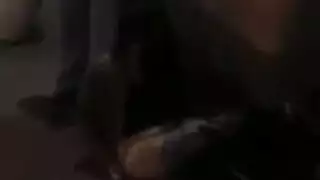 حارس أمن يائس يبلع السائل المنوي بعد جلسة عنيفة في الحلق