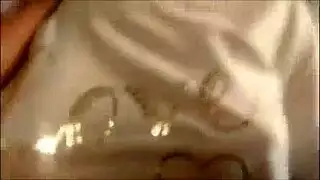 دميّة آسيوية صغيرة تتعرض لضرب شرجي مكثف