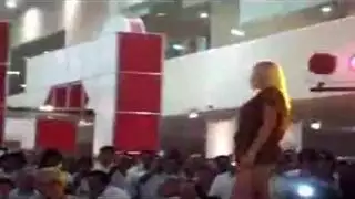 مراهقات نائمات يتم ممارسة الجنس معهن في الفصل