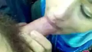 محجبة جزائرية تمص و ترضع الزب و هي تلحس الراس و القلاوي حتى يزنن