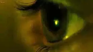 كارا تستحم عارية إثارة كاملة مع عرض جسدي مثير