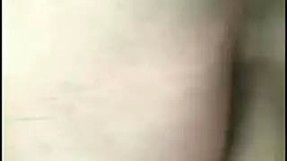 قضيب حصان صغير يمتد داخل النساء في فيديو حيواني وحشي