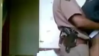 شرطي سارقة