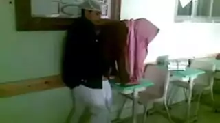 عربي: شريك خاضع يستقبل زب عربي في فتحته الضيقة