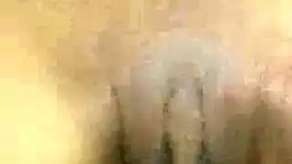 أم ساخنة تسيطر بجنس صريح قاسي على الكاميرا