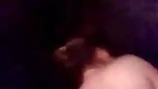 سيدة ممتلئة ناضجة تبلع القضيب بعمق مثل نجمة إباحية