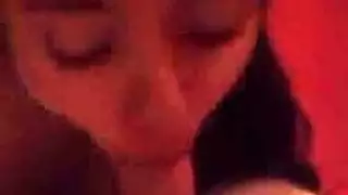 تخوض خجول شقراء