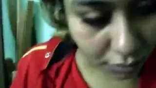 جنس في الشقة بدون واقي: قذف داخلي بعد نيك عنيف