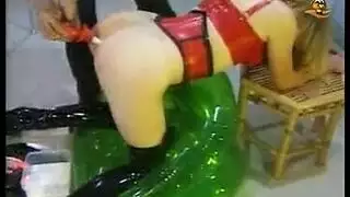 فرج كارين الرطب يتوق لعمود ضخم