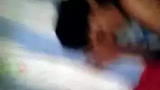 مراهقة نحيفة تستمني فرجها الرطب الضيق
