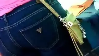 امرأة سمراء مثيرة ، تمارس مورينا الجنس الجماعي في غرفة التدليك ، في الصباح الباكر