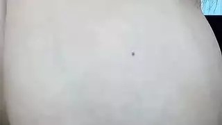 العاهرة ذات الخبرة سابين تفضل القضيب الأكبر سناً من دائرة معارفها