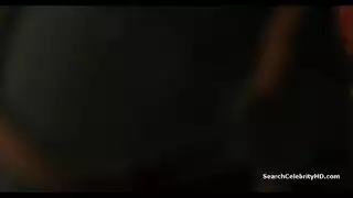 عدو خاضع يُهيمن عليه دب عدواني في ممارسة جنسية