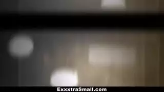فتاة عالية الطلب تتخصص في القذف الأنثوي والعضو الذكري الأسود الكبير