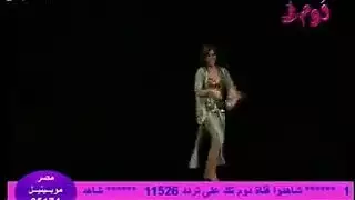 راقصة العمود العاهرة تأخذه بعمق في مؤخرتها
