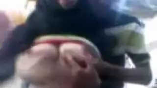 قضيب كاريم الكبير يمدد صديقته في جنس مستودع خشن