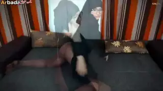 جمال محجبة يستمني حتى النشوة