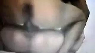 مراهقة آسيوية نحيفة تُمارس الجنس بعنف في مشهد إباحي