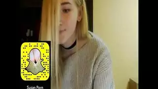 فتاة سناب شات تتباهى بمهبلها المبلل وتتعرض للنكاح
