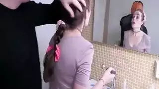 فتاة أمريكية مثيرة جائعة للجنس الفموي العميق والسائل المنوي