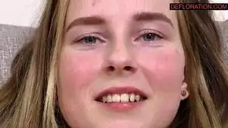 سكس فتاة بيضاء مثل الثلج