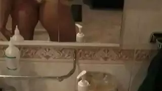 حفلة جنس سحاقية: مهبل وألعاب كثيرة