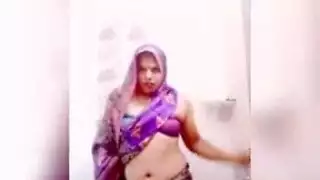 ساخنة شيميل تمارس الجنس في ملابس داخلية مثيرة