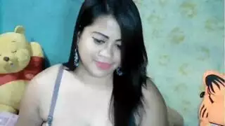 آسيوية سمراء ضخمة الصدر تُمارس الجنس الخشن يومياً مع عشيقها الشاب