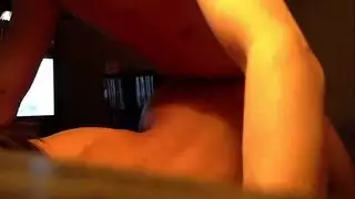 شقراء مقبلة من الشمس تتوق للزب وتحصل على نكاح مزدوج بالخارج
