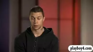 مهبلان لقضيب واحد كبير: حركة جنس ثلاثي صريحة