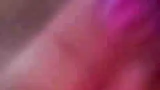زوجة مطيعة في جلسة جنس جماعي عنيف