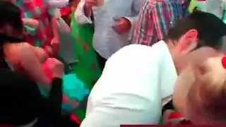 مثير يرتدي عارية مجموعة العمل البرية