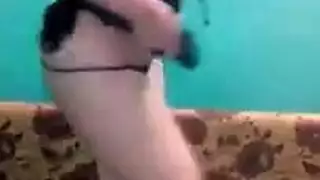 ملابس داخلية مدخنة ومشهد عاري كامل