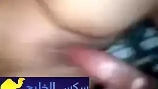 لقاء سكس في المرآب: قذف على جسدها