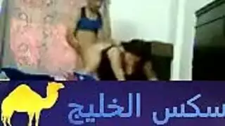 الأصدقاء يرتبون جولة: الفتاة المصرية تنك من قبل شاب التوك توك