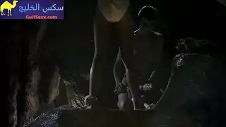 ممثلة عارية تأخذ قضيبًا كبيرًا