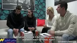 يدعك طيزها و يهريها نيك