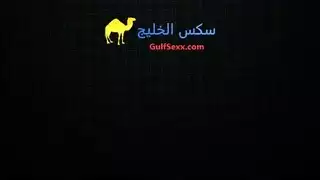 فتاة عربية صغيرة تستمني بكسها الضيق وثدييها الكبيرين
