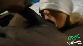 كسرها بقضيب أسود طويل