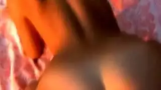 يعزم صحابه علي كس حبيبته ويفشخوها