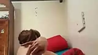 تعري أمام الكاميرا وكشف احلى صدر