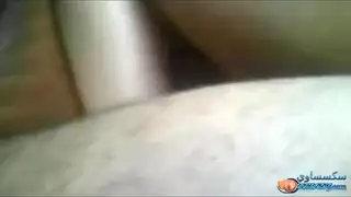 ينيكها بعنف وحرارا ويحفظها في صدرها