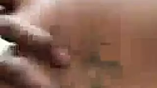 شاب يافع يتمدد فتحته بأداة الرجل الأكبر سنًا الصلبة