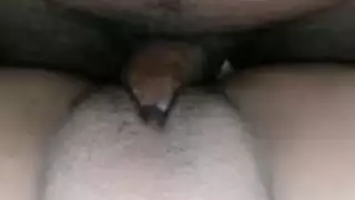 بنت مراهقه صغيره كسها يوجعها من فوق الاندر بدون نيك