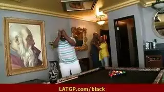 جلسة قضيب كبير مع امرأة ناضجة مثيرة يائسة
