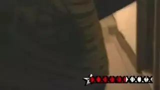 شرج صريح: بي بي سي يضرب فتاة إبنوسية مغراء