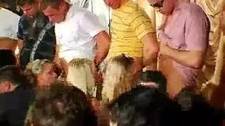 انتصاب هائل يمارس الجنس بخشونة