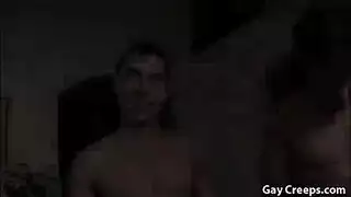 أداء جنس شرجي لمؤخرة كبيرة كريمية